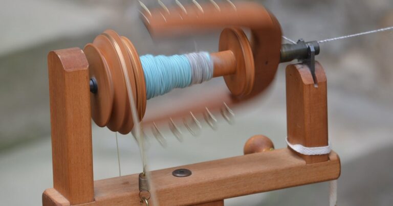 How to Set Up and Use a Spinning Wheel