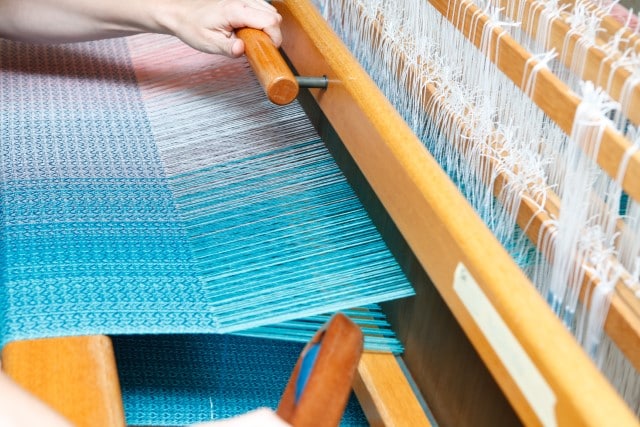 How to Use a Loom at Home