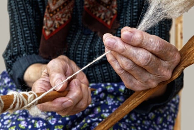 Wool Handspinner